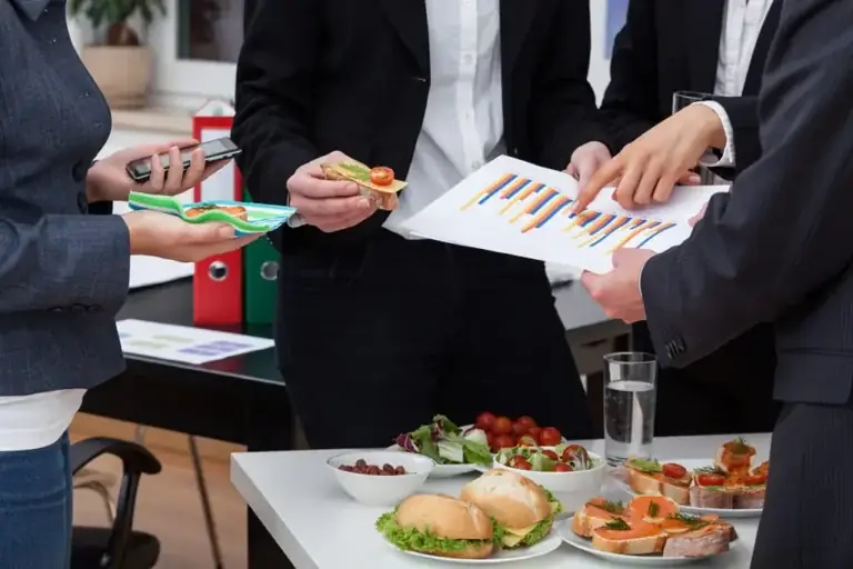 How to Manage Catering Delay Issues: Logistics & Contingency Guide